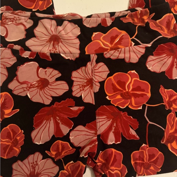 Tall & Curvy LulaRoe Leggings - Picture 2 of 5